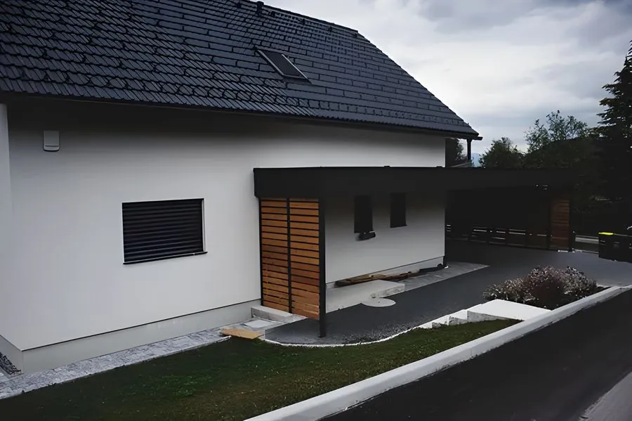 Nadstrešek z ravno streho
